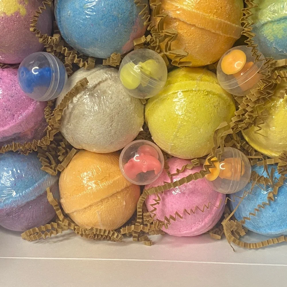 Sky Organics Kids Bath Bomb Gift Set Of 12 / With toys.
